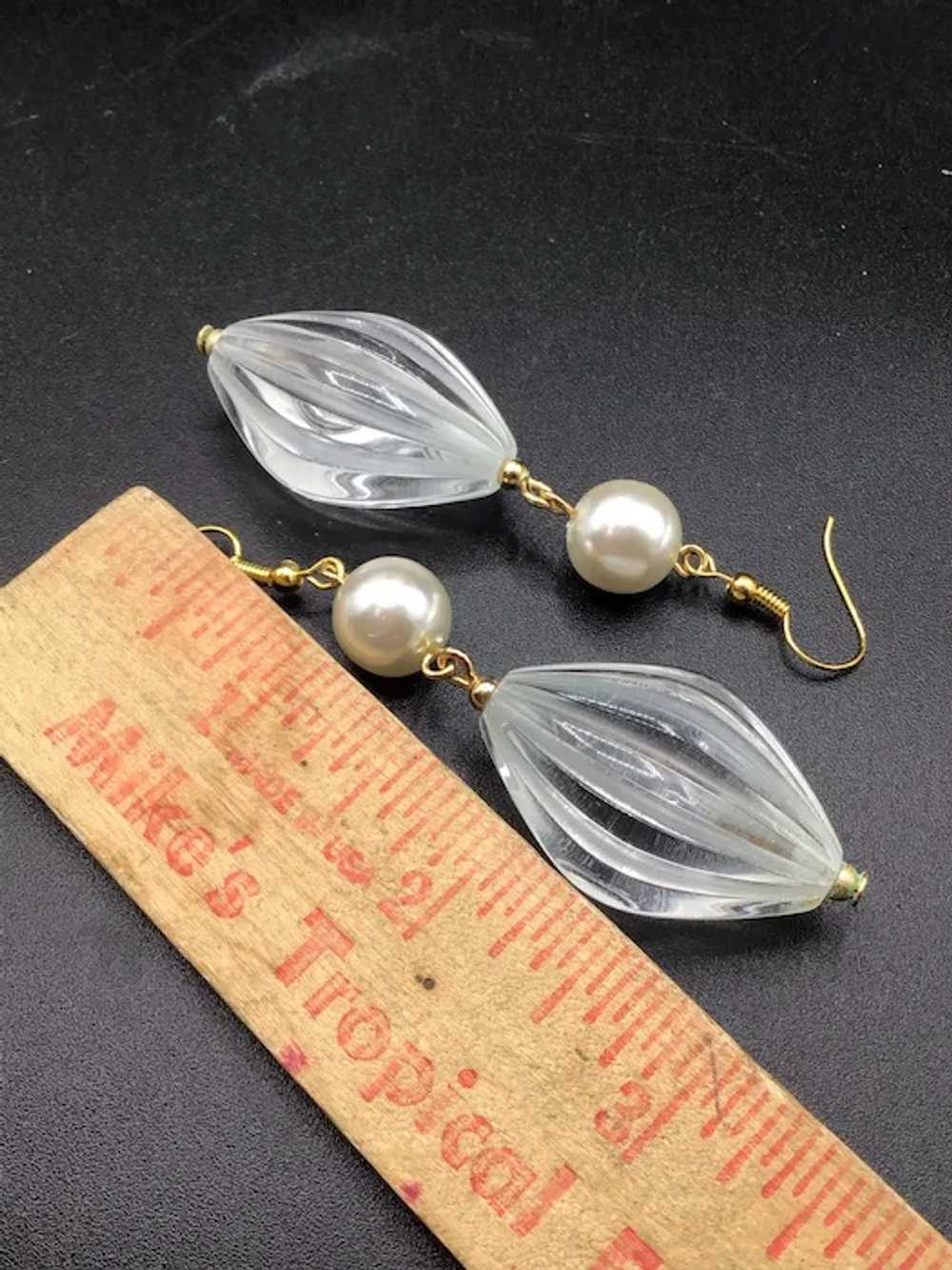 Vintage Retro Lucite & Pearls Dangle Earrings Hoo… - image 5