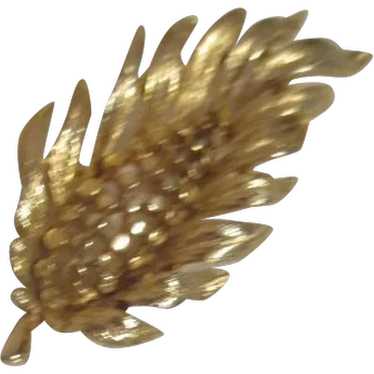 Gold Tone Leaf Brooch Lisner