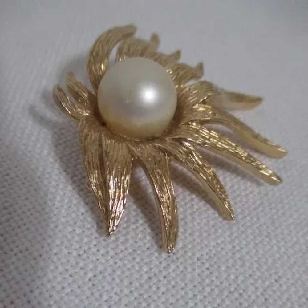 Tara Gold Tone Brooch with Large Faux Pearl - image 6