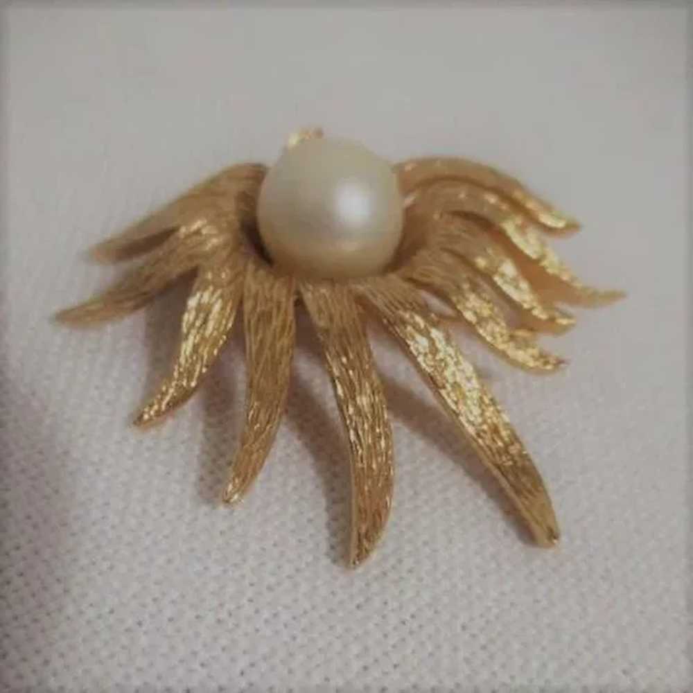 Tara Gold Tone Brooch with Large Faux Pearl - image 7