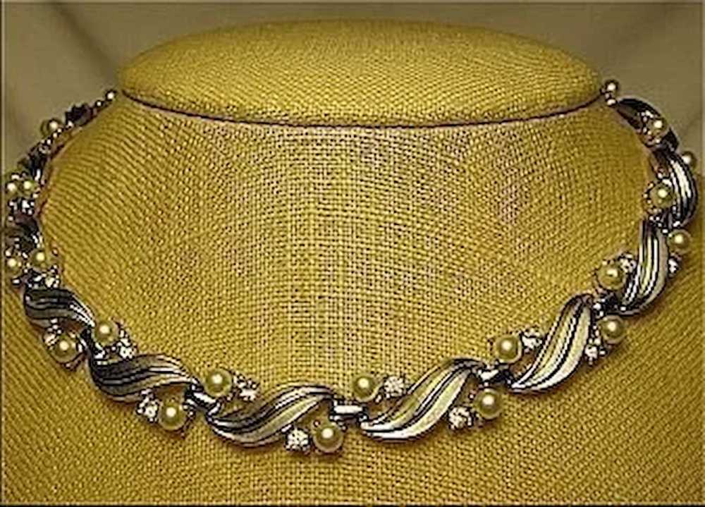 Necklace Trifari Vintage Faux Pearl & Rhinestone … - image 4