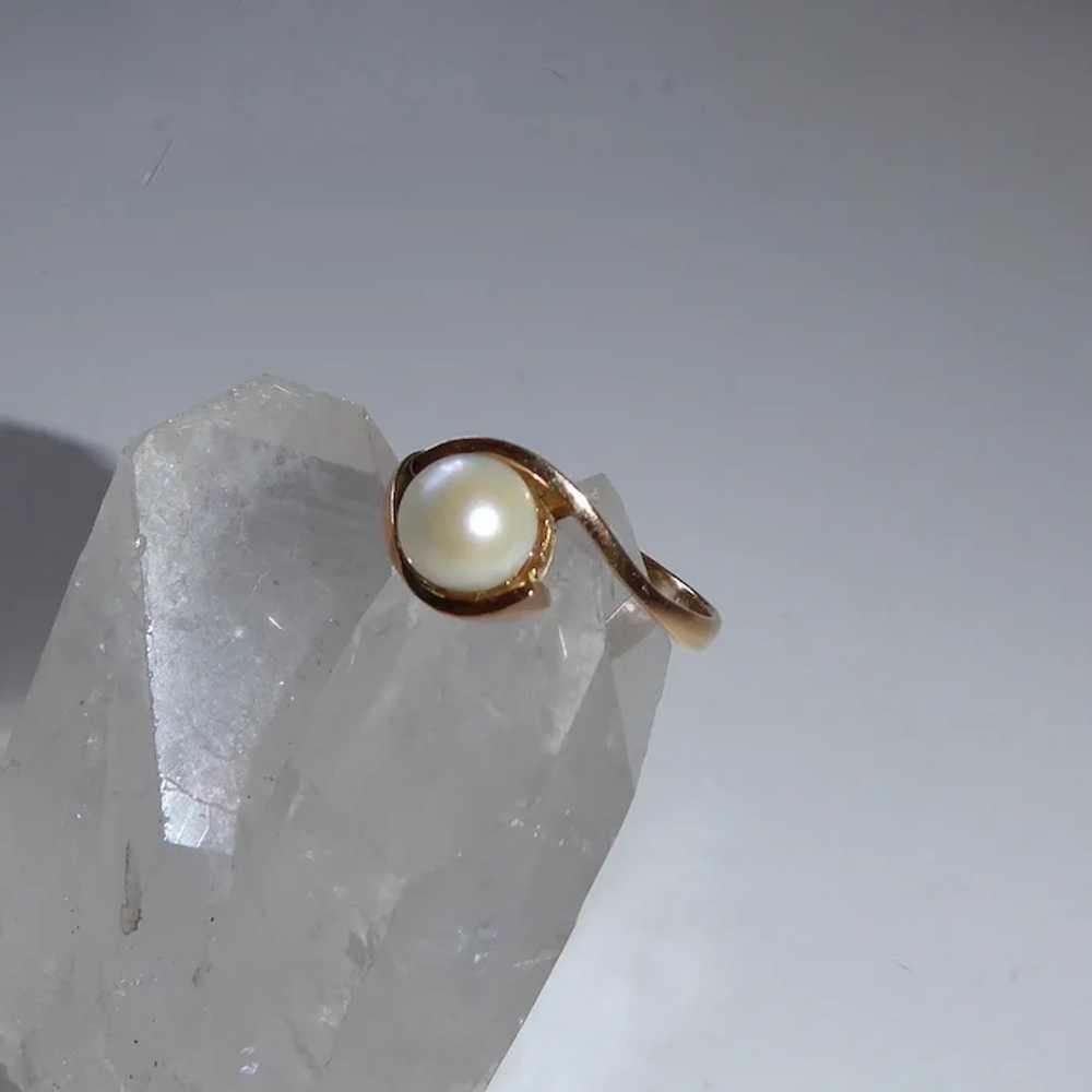 14k Mid-Century Modern Cultured Pearl Bypass Ring - image 2