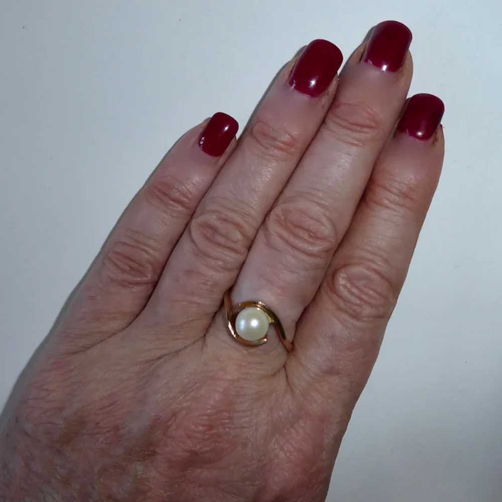 14k Mid-Century Modern Cultured Pearl Bypass Ring - image 4