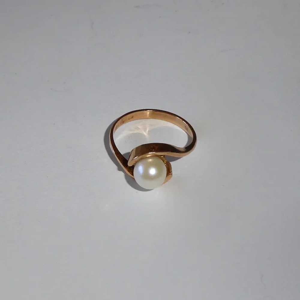 14k Mid-Century Modern Cultured Pearl Bypass Ring - image 7