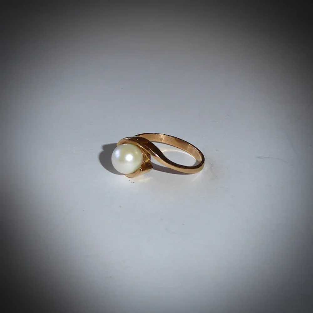 14k Mid-Century Modern Cultured Pearl Bypass Ring - image 9