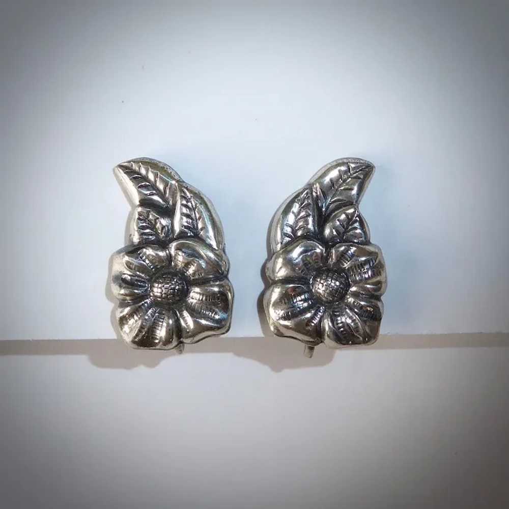 Repousse Sterling Floral Screw Back Earrings - image 10