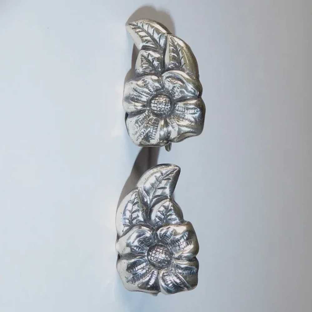 Repousse Sterling Floral Screw Back Earrings - image 6