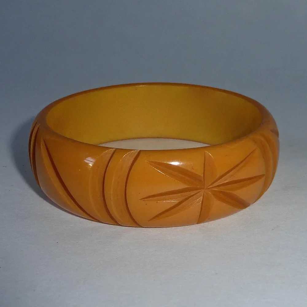 Butterscotch Bakelite Carved Stars Bangle Bracelet - image 2