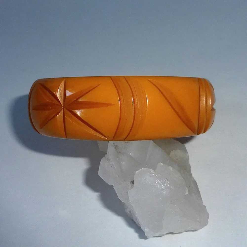 Butterscotch Bakelite Carved Stars Bangle Bracelet - image 3