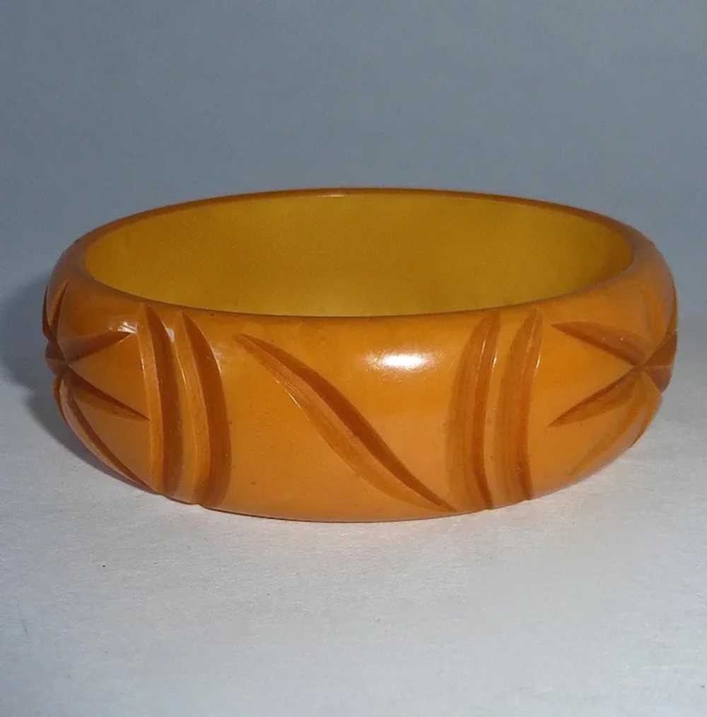 Butterscotch Bakelite Carved Stars Bangle Bracelet - image 4