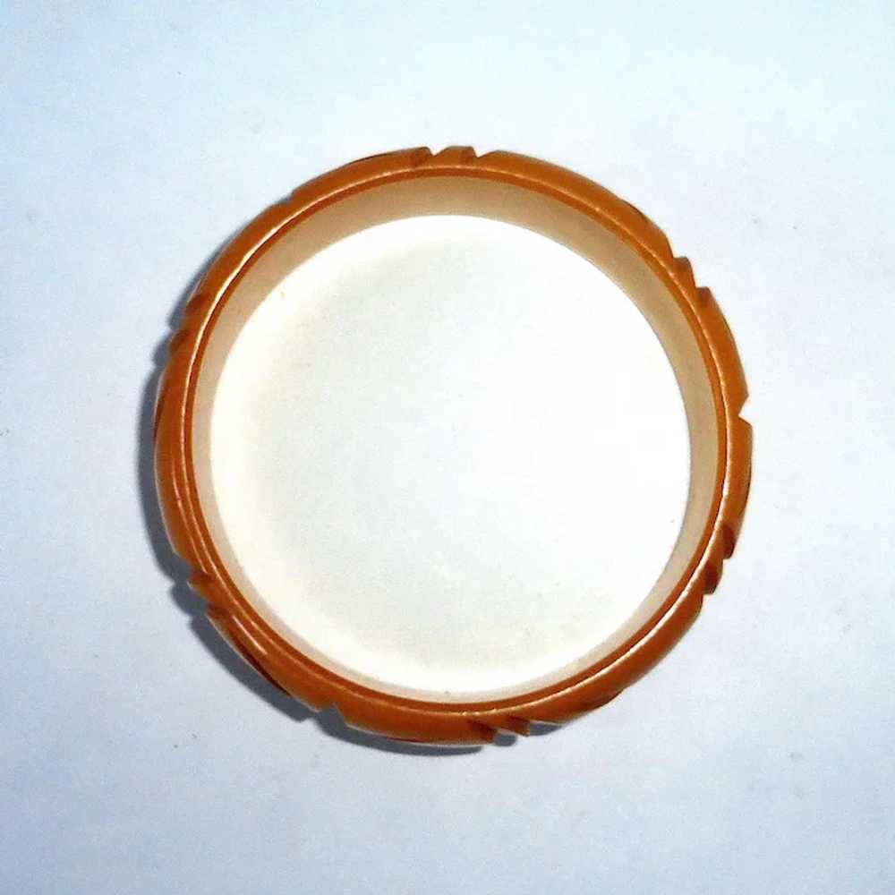 Butterscotch Bakelite Carved Stars Bangle Bracelet - image 5