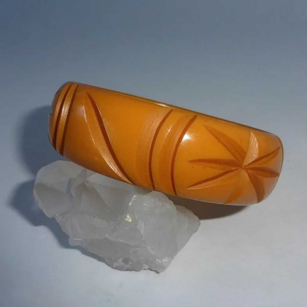 Butterscotch Bakelite Carved Stars Bangle Bracelet - image 6
