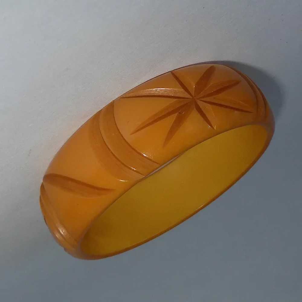 Butterscotch Bakelite Carved Stars Bangle Bracelet - image 7