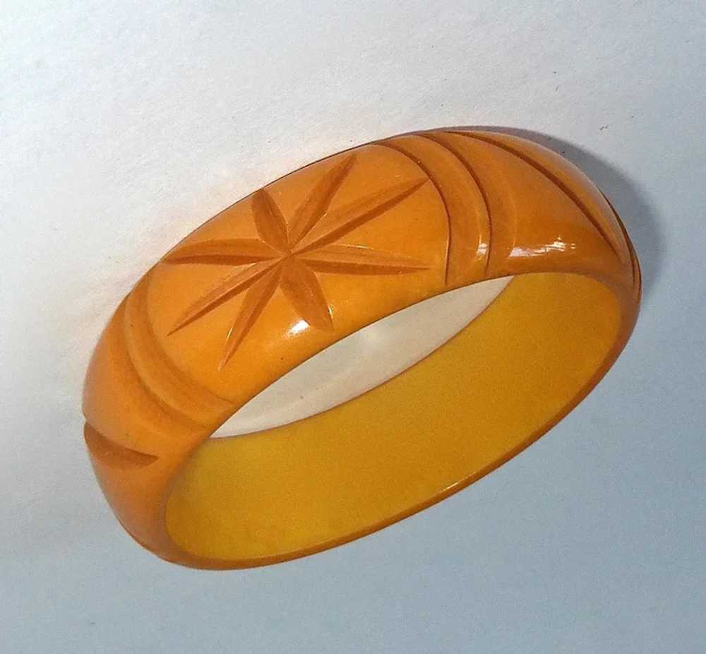 Butterscotch Bakelite Carved Stars Bangle Bracelet - image 9