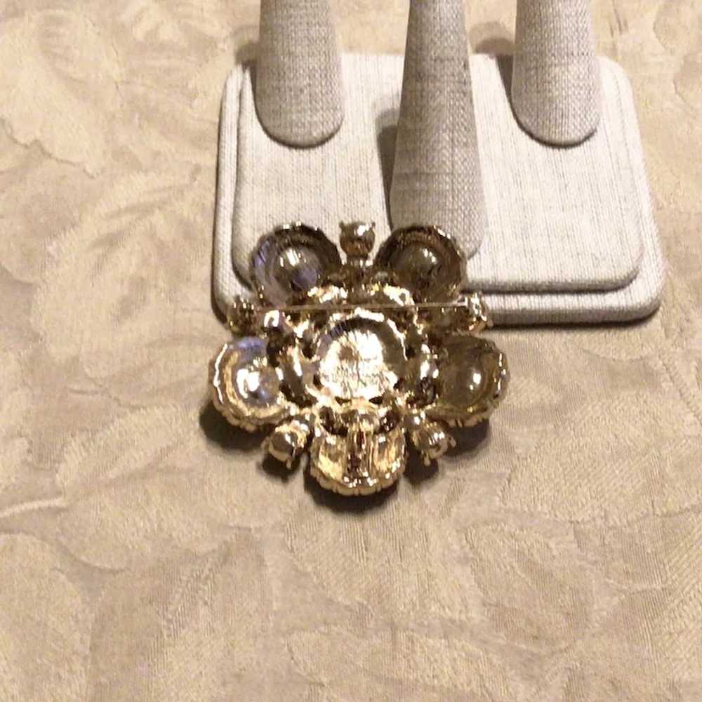 Large Gold Tone Rhinestone Floral Brooch Pendant - image 4