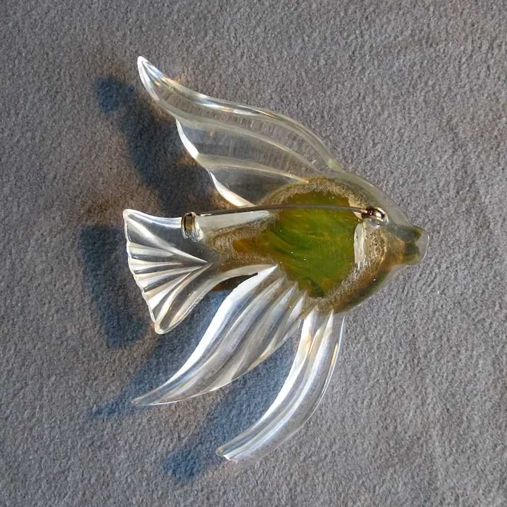 Vintage Carved Lucite and Bakelite Angelfish Pin - image 4