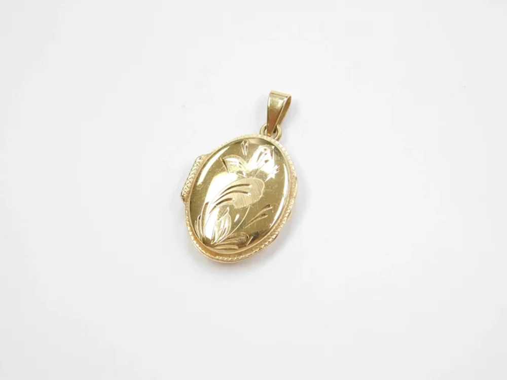 14k Gold Oval Etched Locket Pendant - image 2