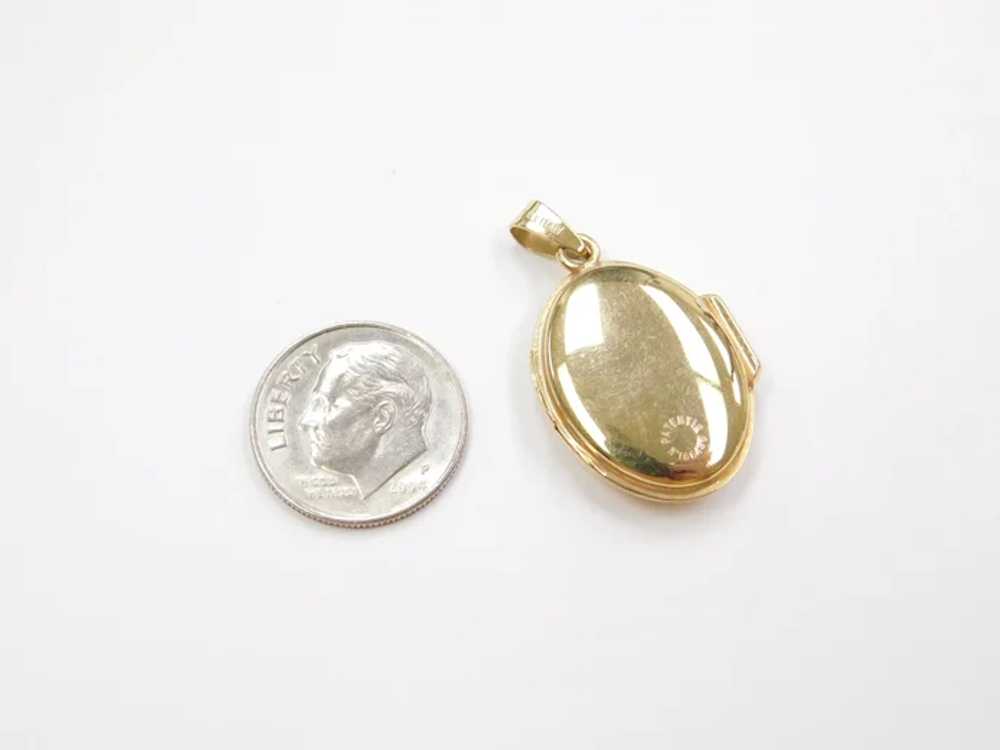 14k Gold Oval Etched Locket Pendant - image 3