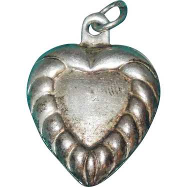 Gorgeous STERLING PUFFY HEART Vintage Charm