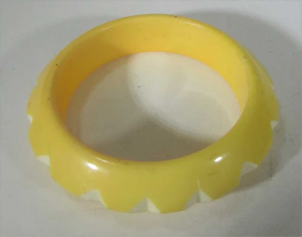 Vintage Lucite Carved Bangle Yellow with White Ac… - image 11