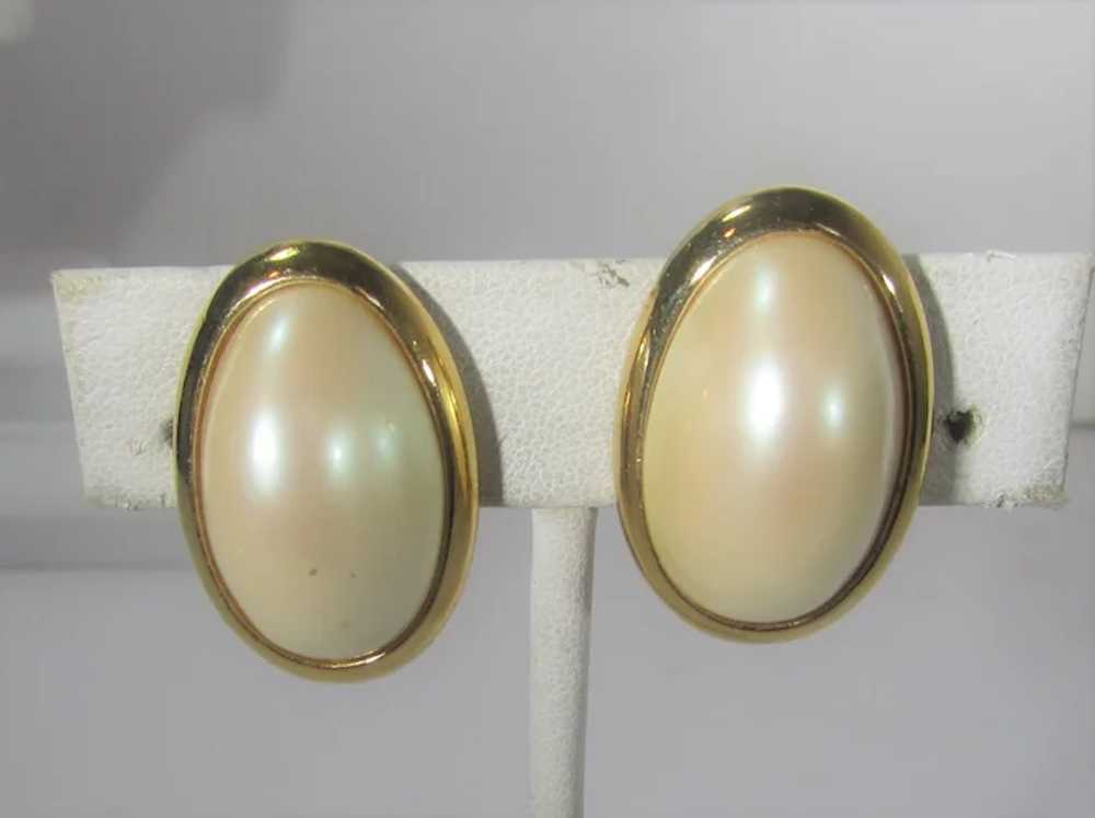 Signed Gold Tone Framed Faux Mabe Pearl Clip On E… - image 2