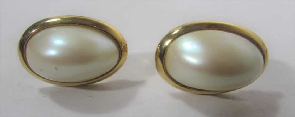 Signed Gold Tone Framed Faux Mabe Pearl Clip On E… - image 5