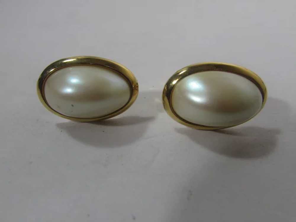 Signed Gold Tone Framed Faux Mabe Pearl Clip On E… - image 8