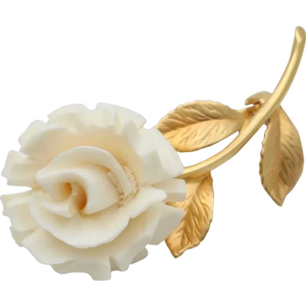 Vintage White Coral Flower 14K Yellow Gold Brooch… - image 1