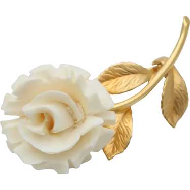 Vintage White Coral Flower 14K Yellow Gold Brooch… - image 1