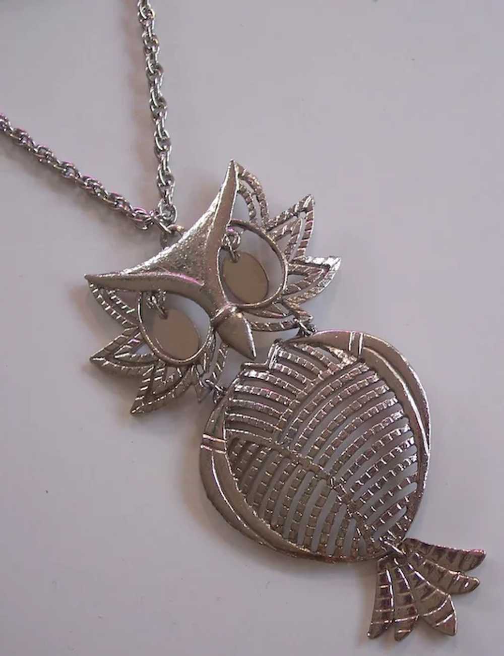 BIG Silver Tone Owl Pendant Necklace 70's Articul… - image 2