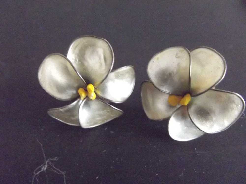 Gardenia Pin and Earring Set From the 40's or 50's - image 4