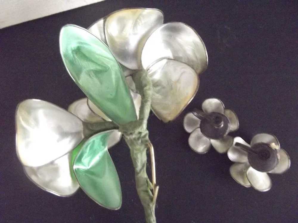 Gardenia Pin and Earring Set From the 40's or 50's - image 5