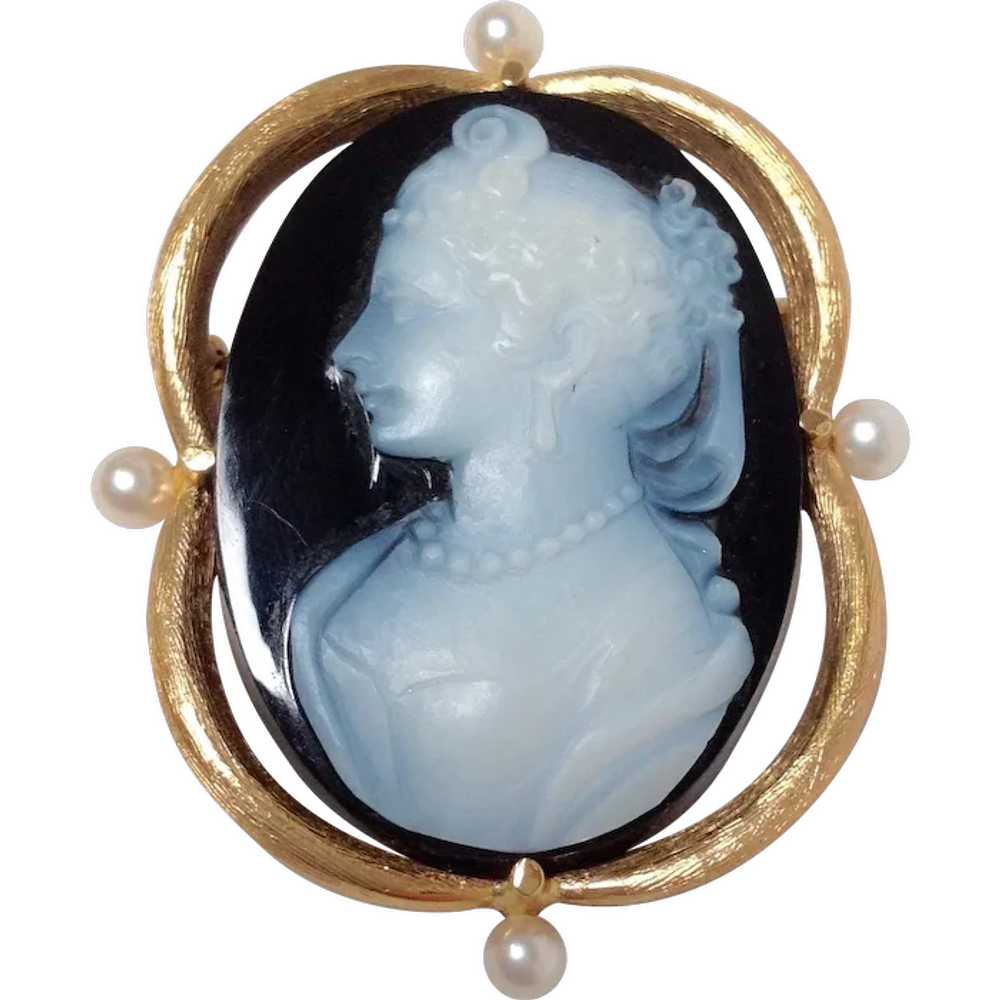 Hardstone Cameo 14k Gold And Pearl Brooch - image 1