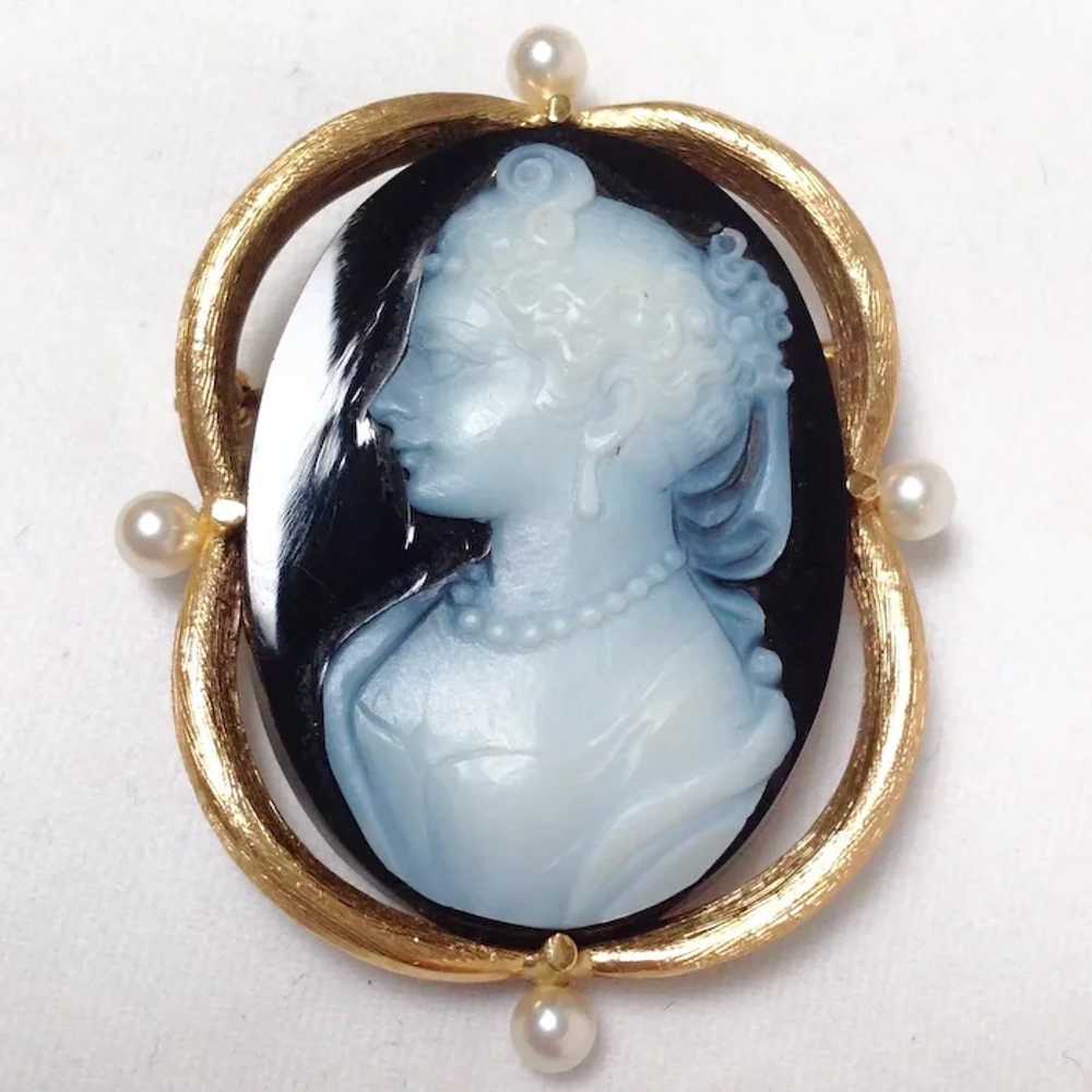 Hardstone Cameo 14k Gold And Pearl Brooch - image 2