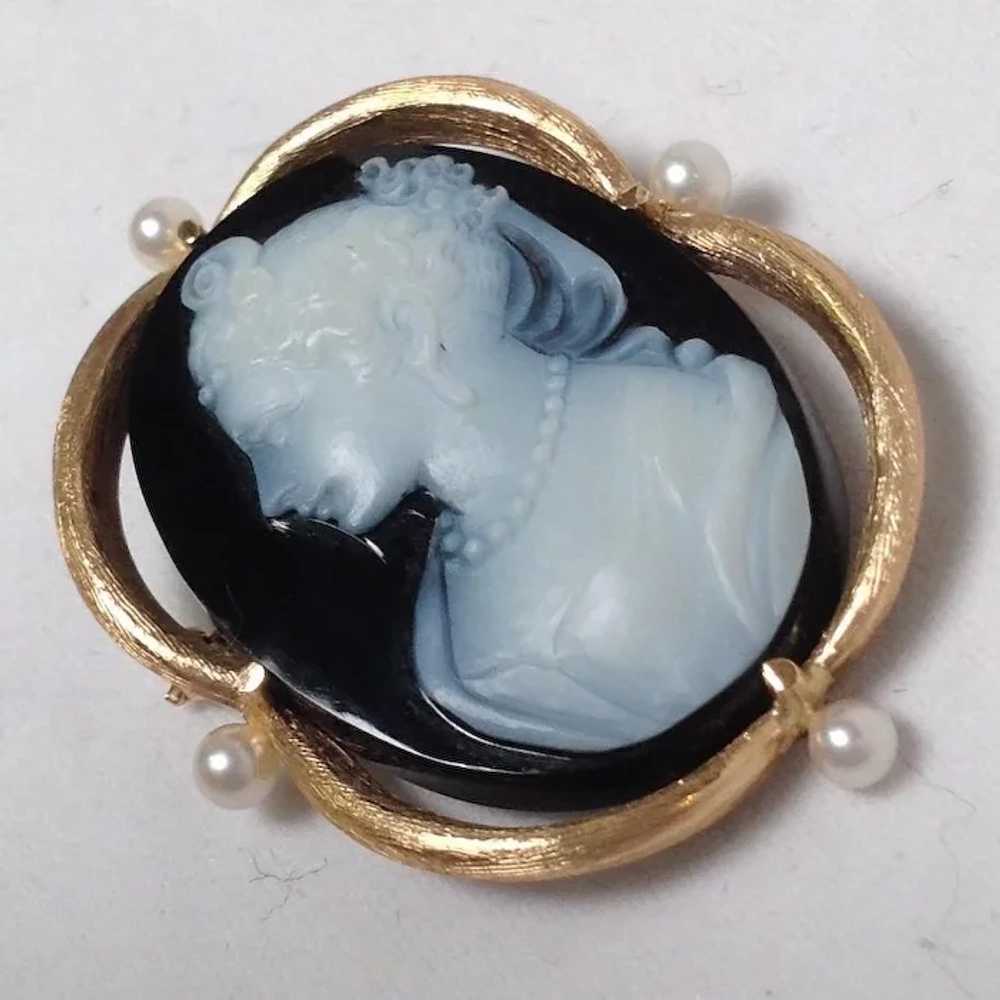 Hardstone Cameo 14k Gold And Pearl Brooch - image 3
