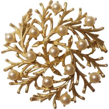 Lisner gold tone and simulated pearl brooch