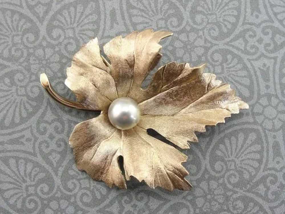 Vintage Grape Leaf Brooch With Cultured Pearl Cen… - image 3