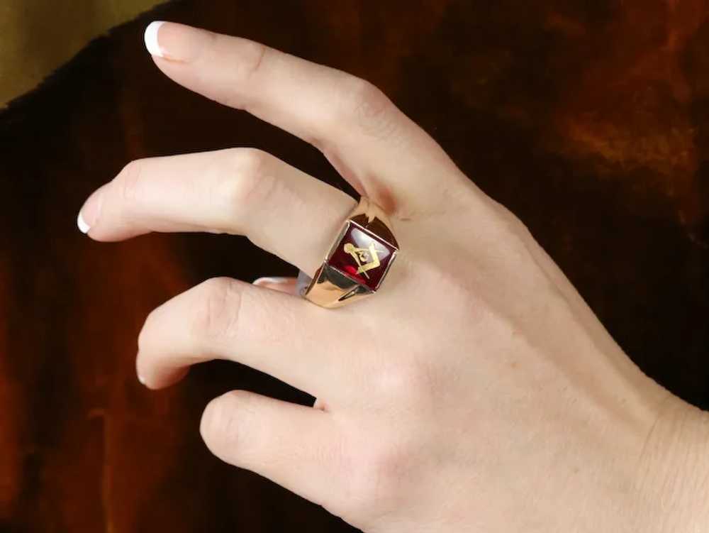 Retro Men's Ruby Red Glass Masonic Ring - image 10