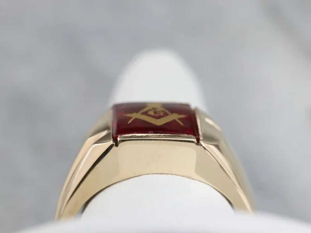 Retro Men's Ruby Red Glass Masonic Ring - image 9