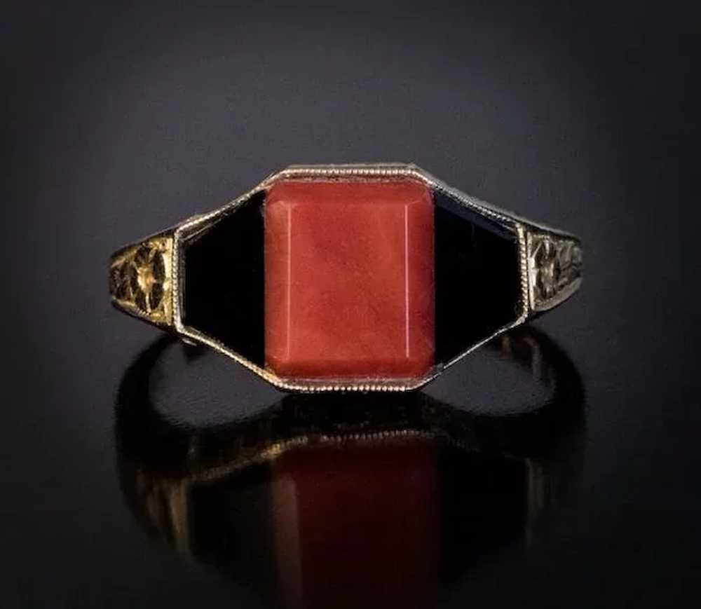 Vintage Art Deco Coral Onyx 14K Gold Unisex Ring - image 2