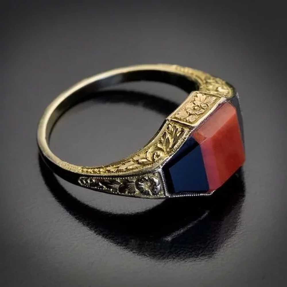 Vintage Art Deco Coral Onyx 14K Gold Unisex Ring - image 3