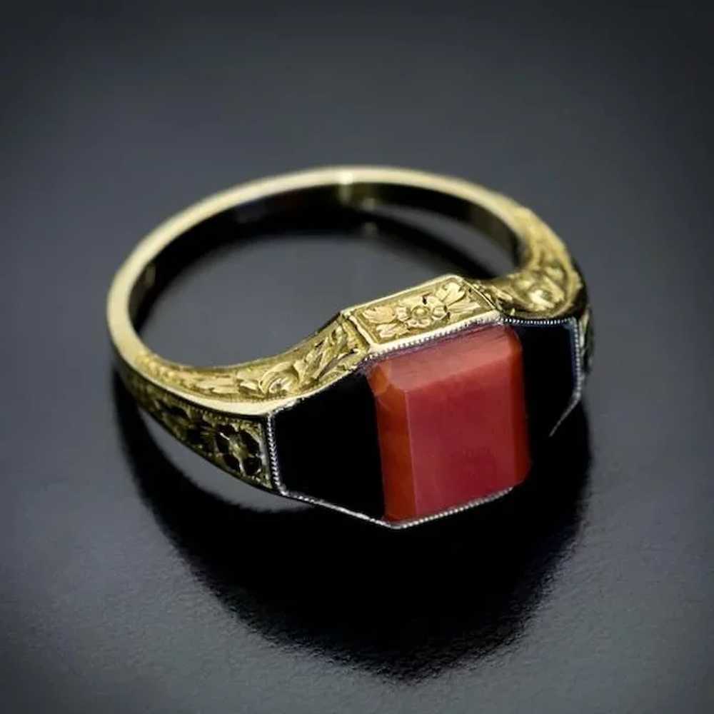 Vintage Art Deco Coral Onyx 14K Gold Unisex Ring - image 4