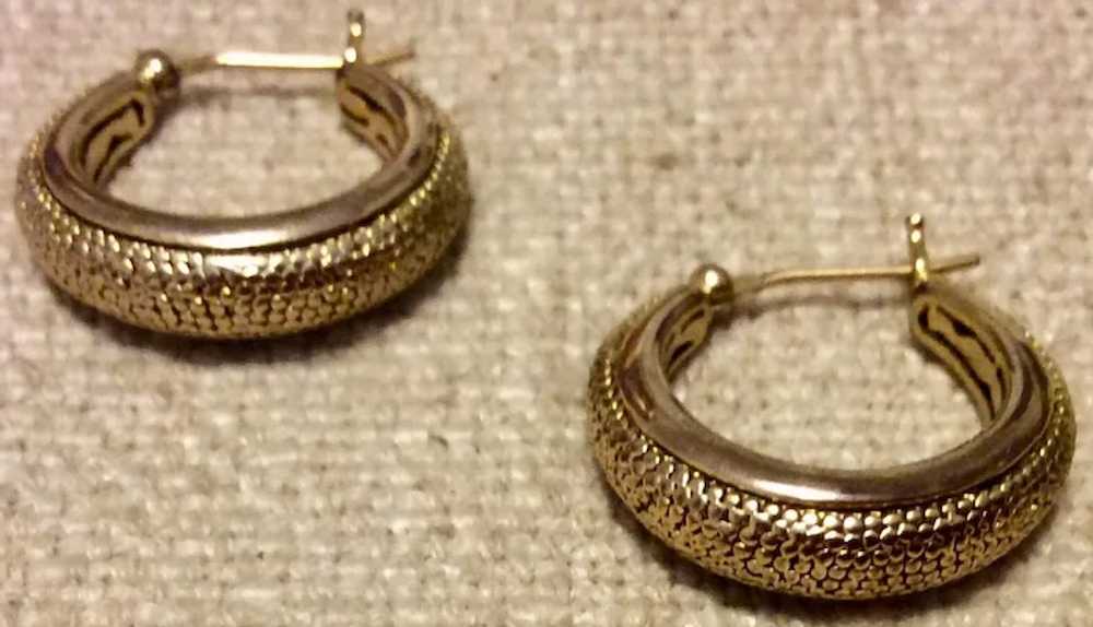Vintage Textured Gold Tone Metal Hoop Earrings - image 2
