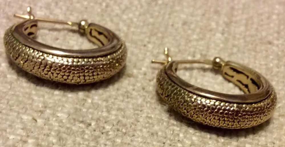 Vintage Textured Gold Tone Metal Hoop Earrings - image 4
