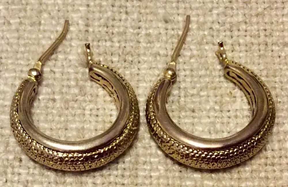 Vintage Textured Gold Tone Metal Hoop Earrings - image 5