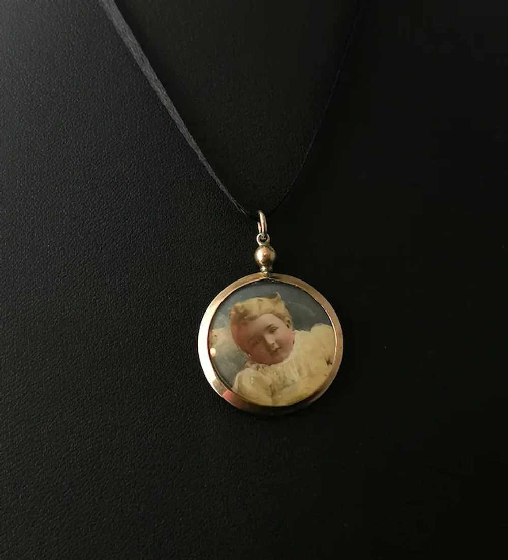 Antique Edwardian portrait pendant locket, 9k gold - image 6