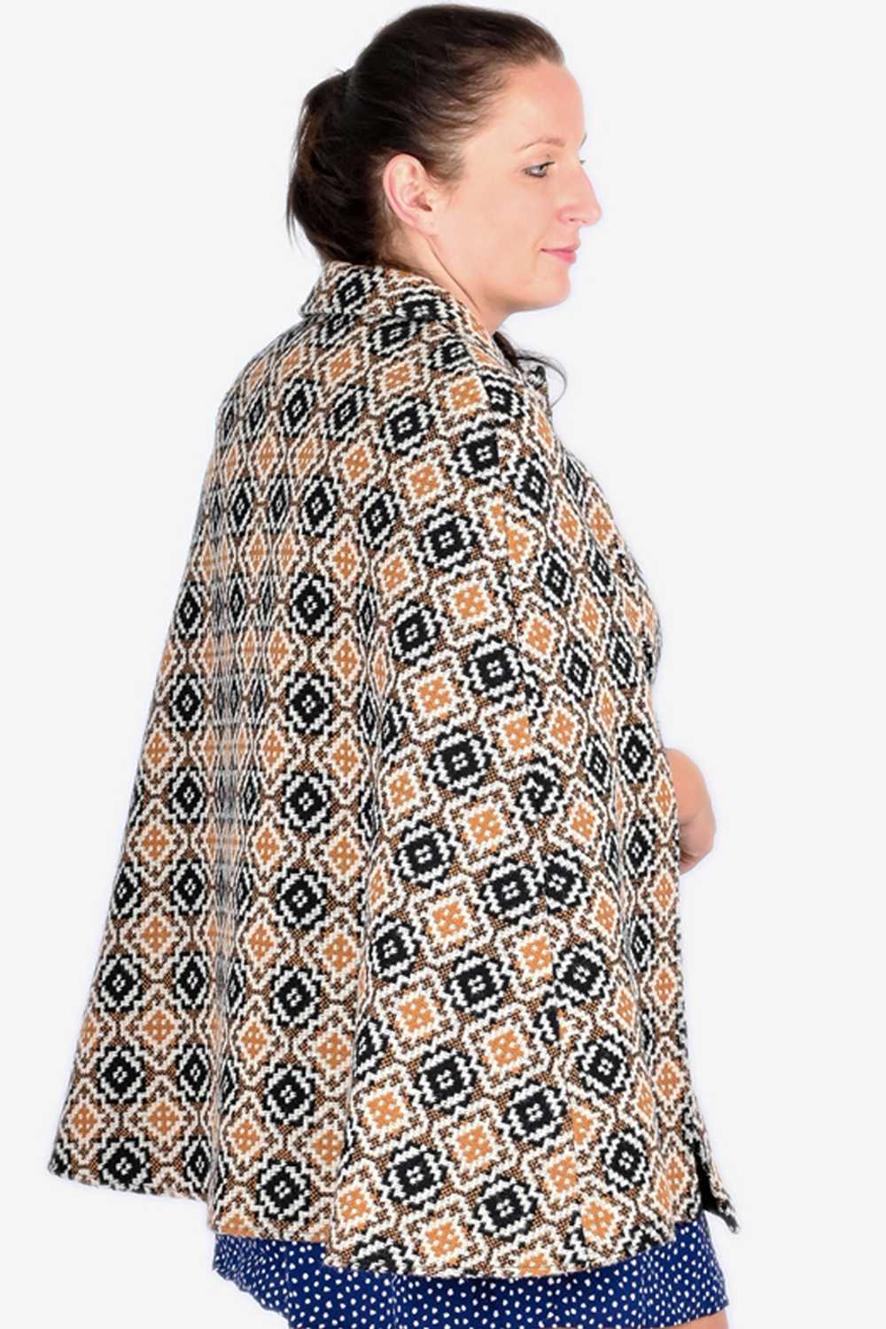 Vintage 1960’s VRJ Welsh Woollens Tapestry Cape - image 4