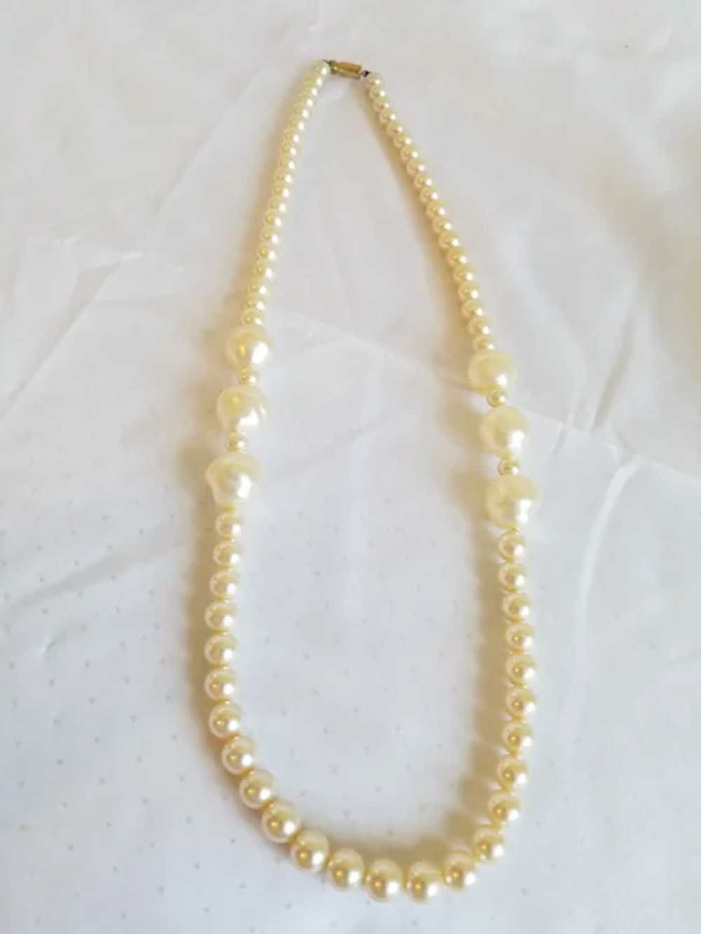 Vintage Faux Pearl Baroque Accent Necklace - image 4