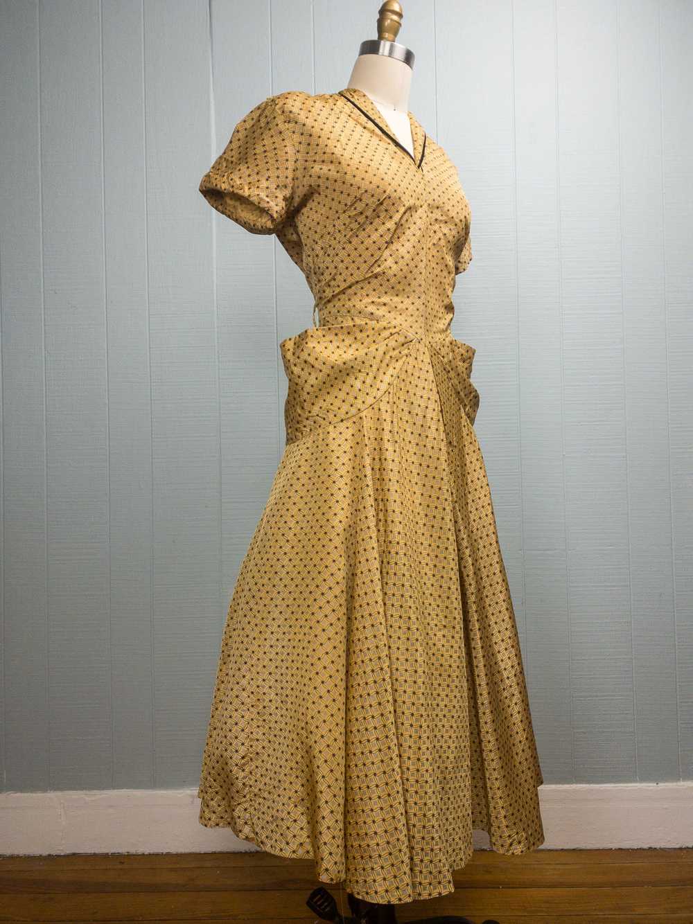40s 50s Golden Sun Gown | M/L - image 4