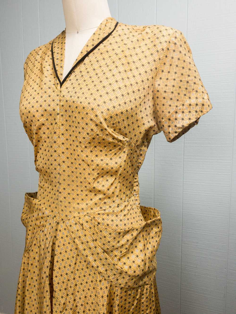 40s 50s Golden Sun Gown | M/L - image 5